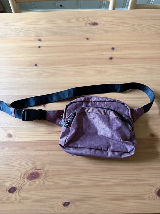 BAGGU Handbags - BAGGU Raisin Crossbody Sling Bag with Black Strap